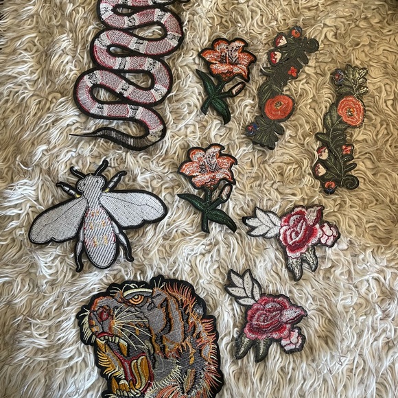 Beautiful decals read to by sewn on - Picture 2 of 5